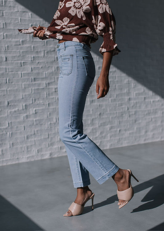 ANDY STRAIGHT LEG JEAN IN LIGHT BLUE