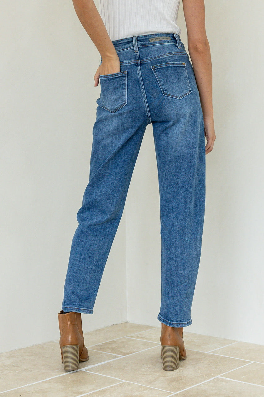 BARREL LEG JEAN IN DARK-MID BLUE