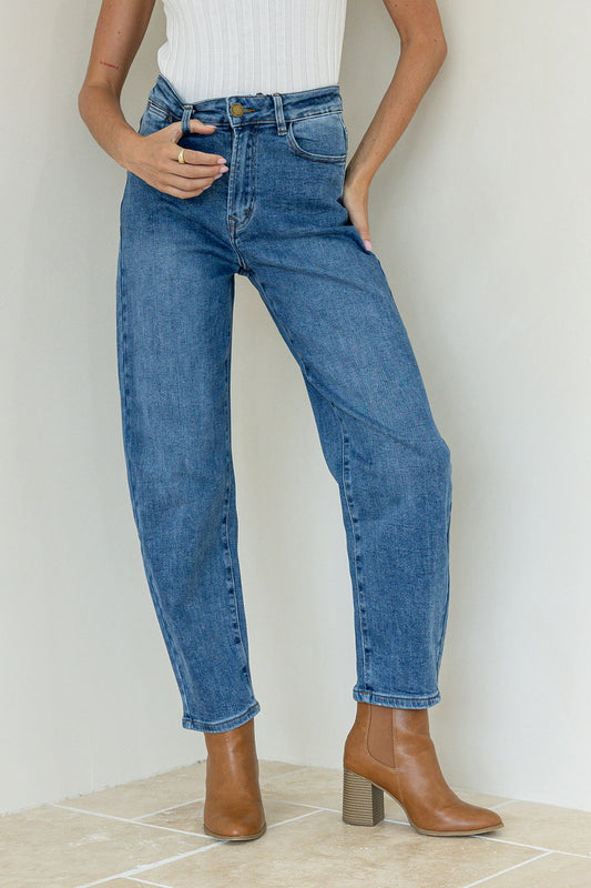 BARREL LEG JEAN IN DARK-MID BLUE