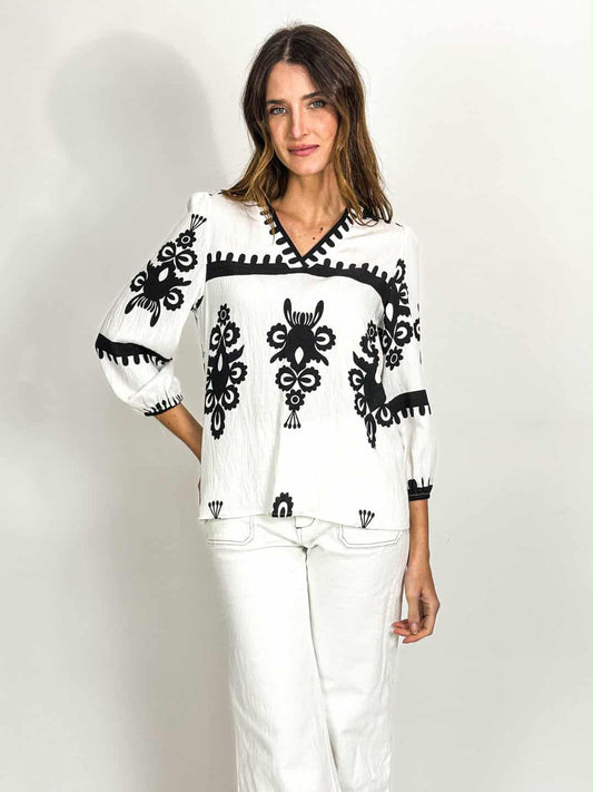 CALLI GEO BLOUSE IN WHITE