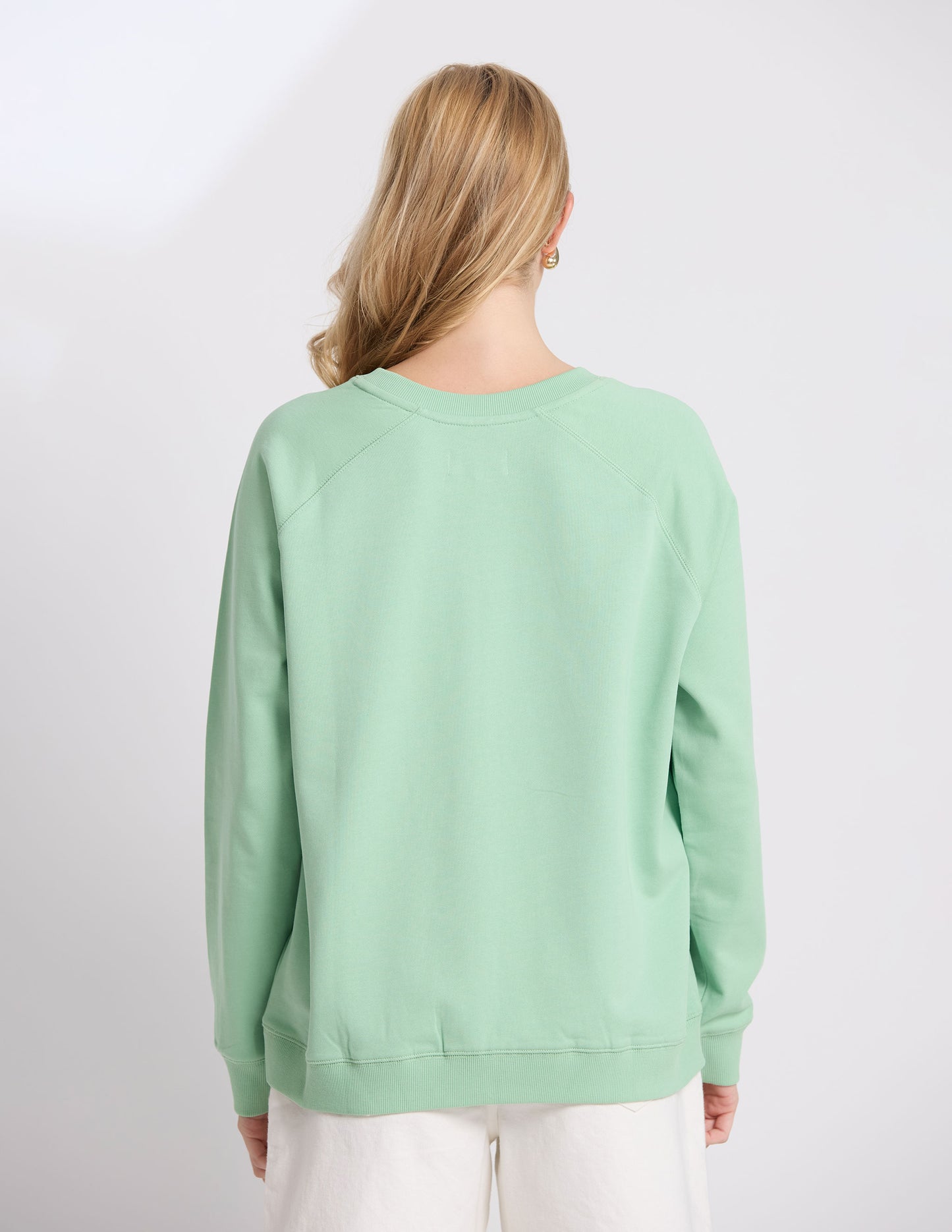 CLASSIC SWEATER IN SNIFTER GREEN