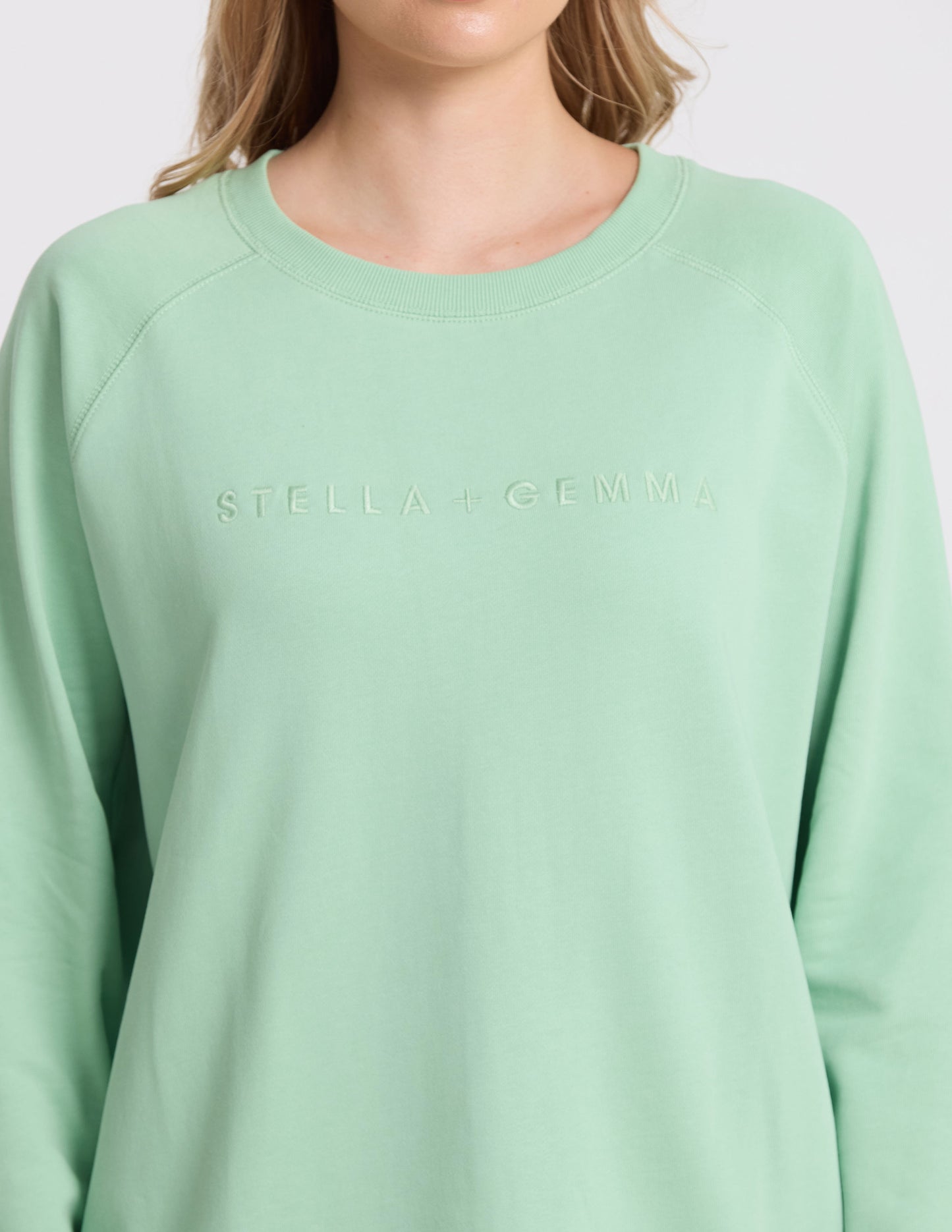 CLASSIC SWEATER IN SNIFTER GREEN