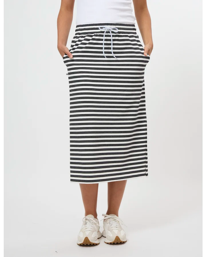 STELLA + GEMMA ESSENTIALS SKIRT IN BLACK