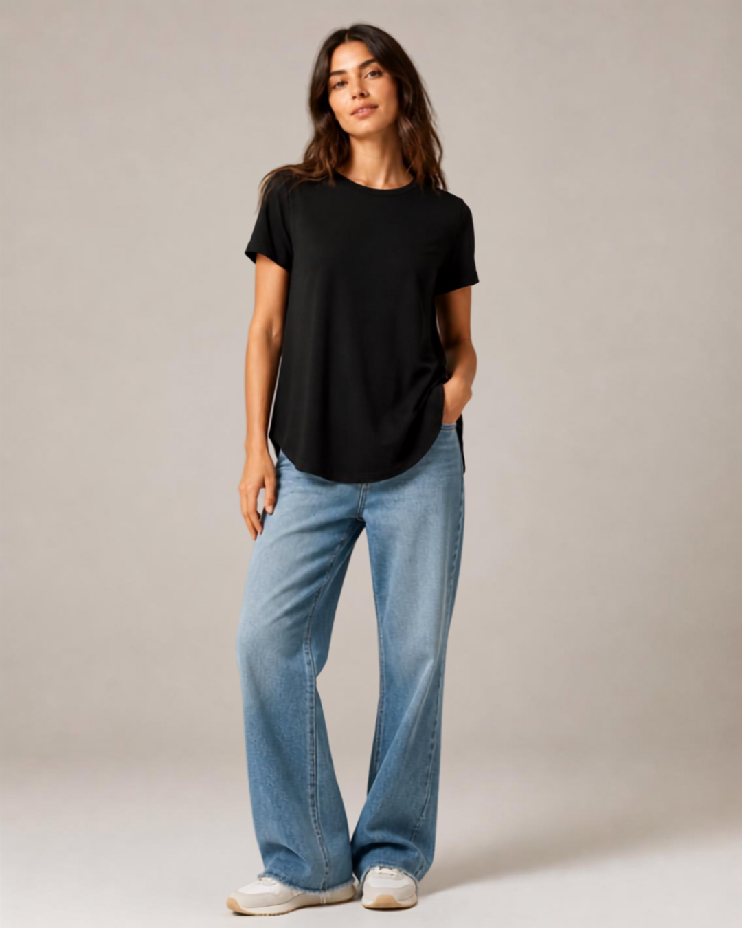 AMYIC BLACK ROUND NECK TEE