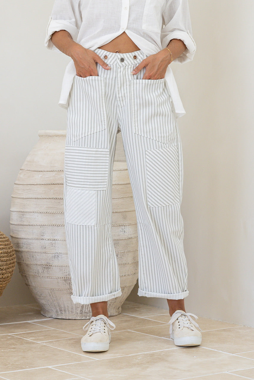 EYELET BARREL JEAN