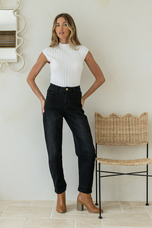 BARREL LEG JEAN IN BLACK