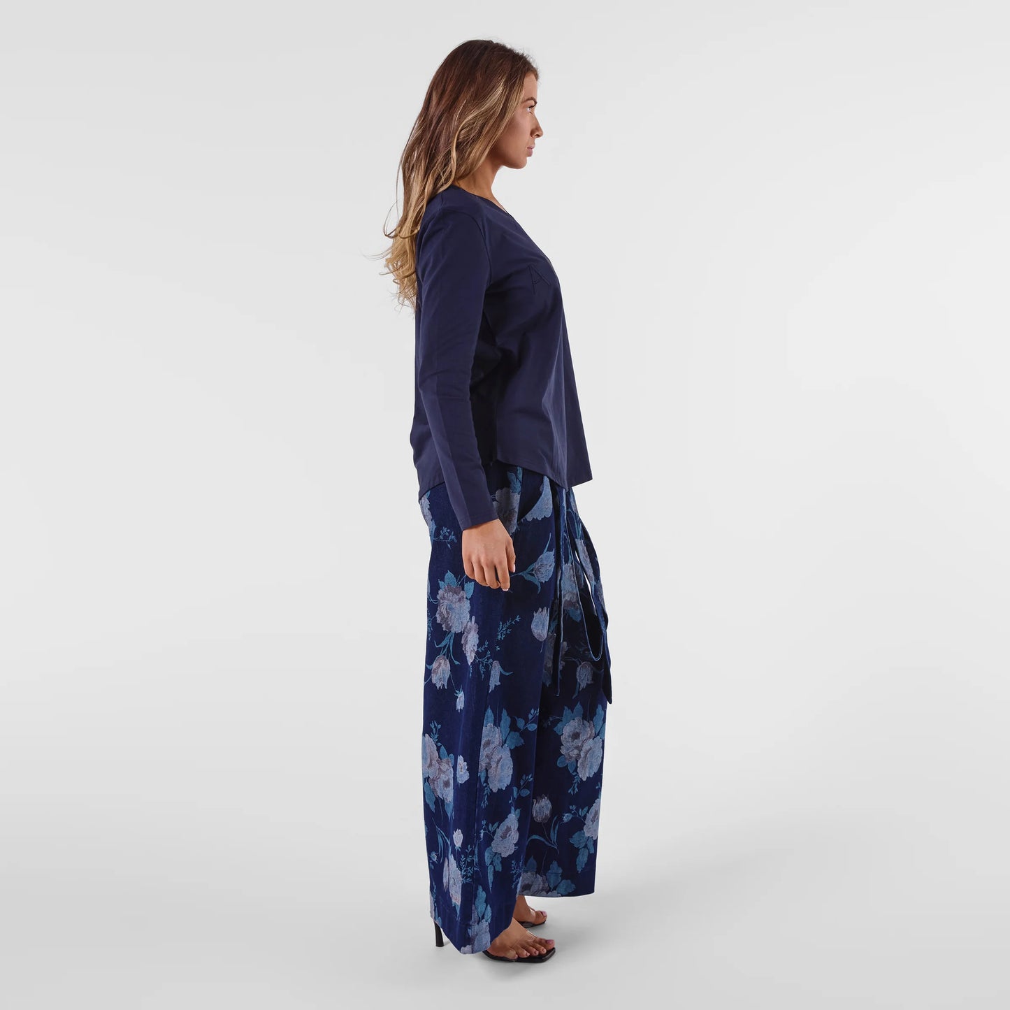 AMYIC LONG SLEEVE TEE IN NAVY