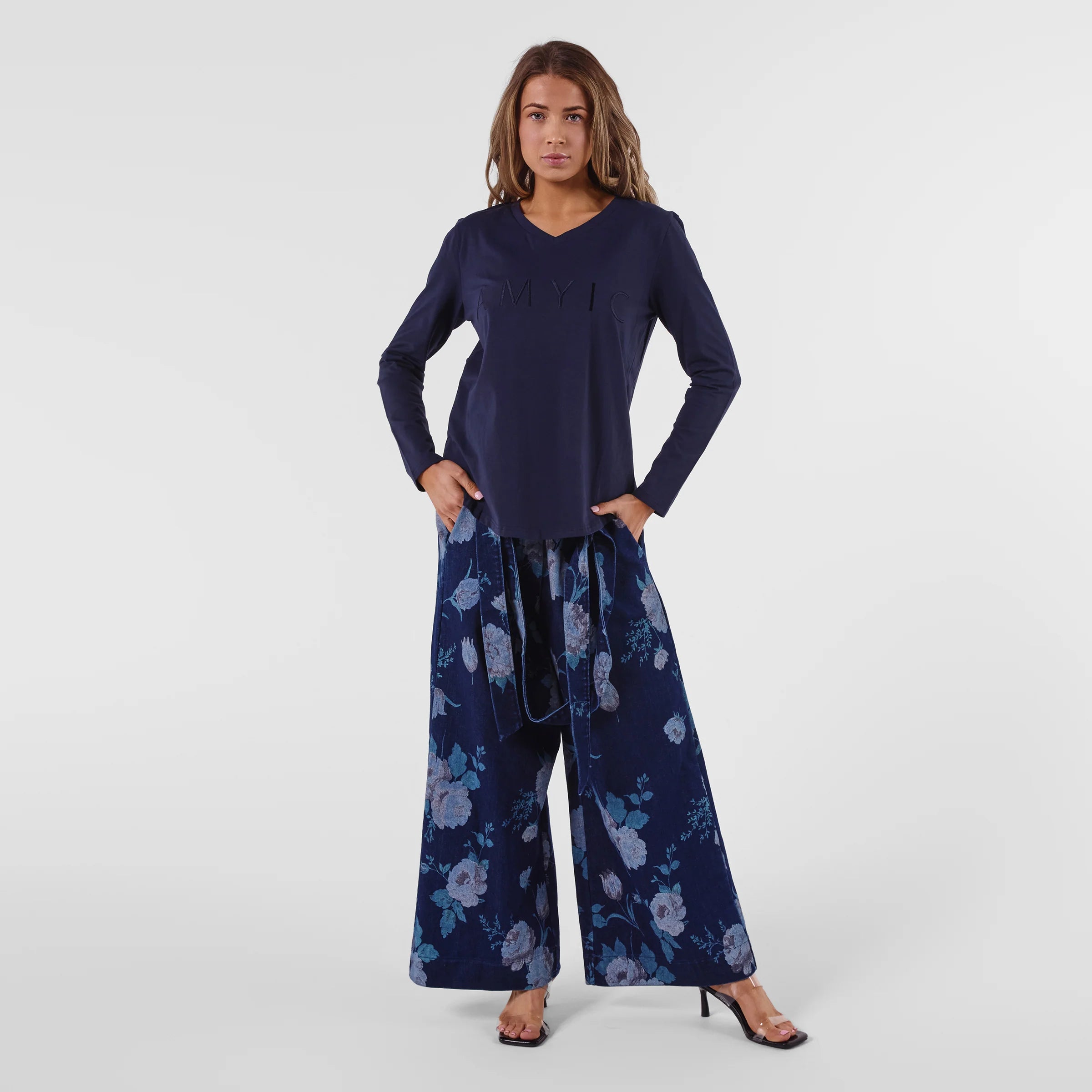 AMYIC LONG SLEEVE TEE IN NAVY