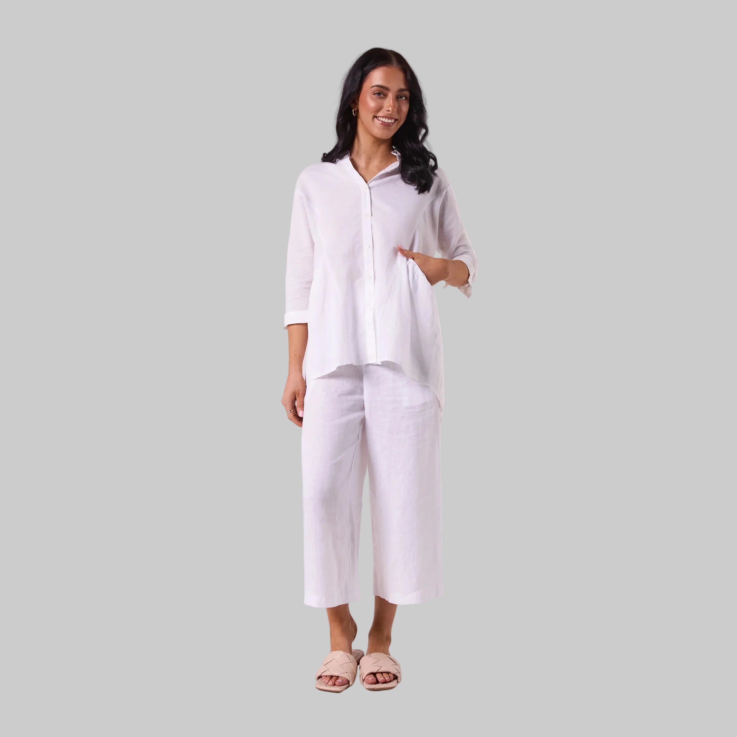 LOOSE LINEN SHIRT IN WHITE
