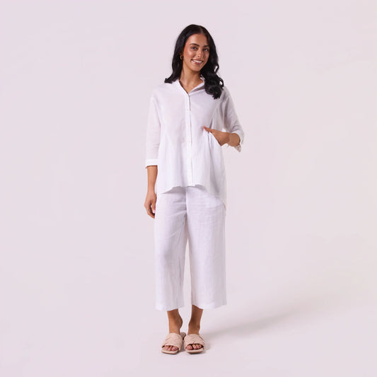 LOOSE LINEN SHIRT IN WHITE