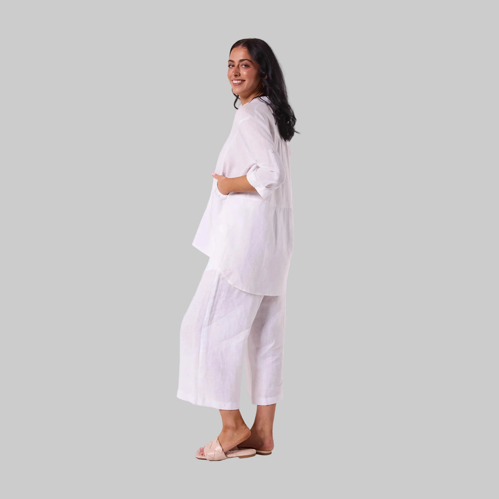LOOSE LINEN SHIRT IN WHITE