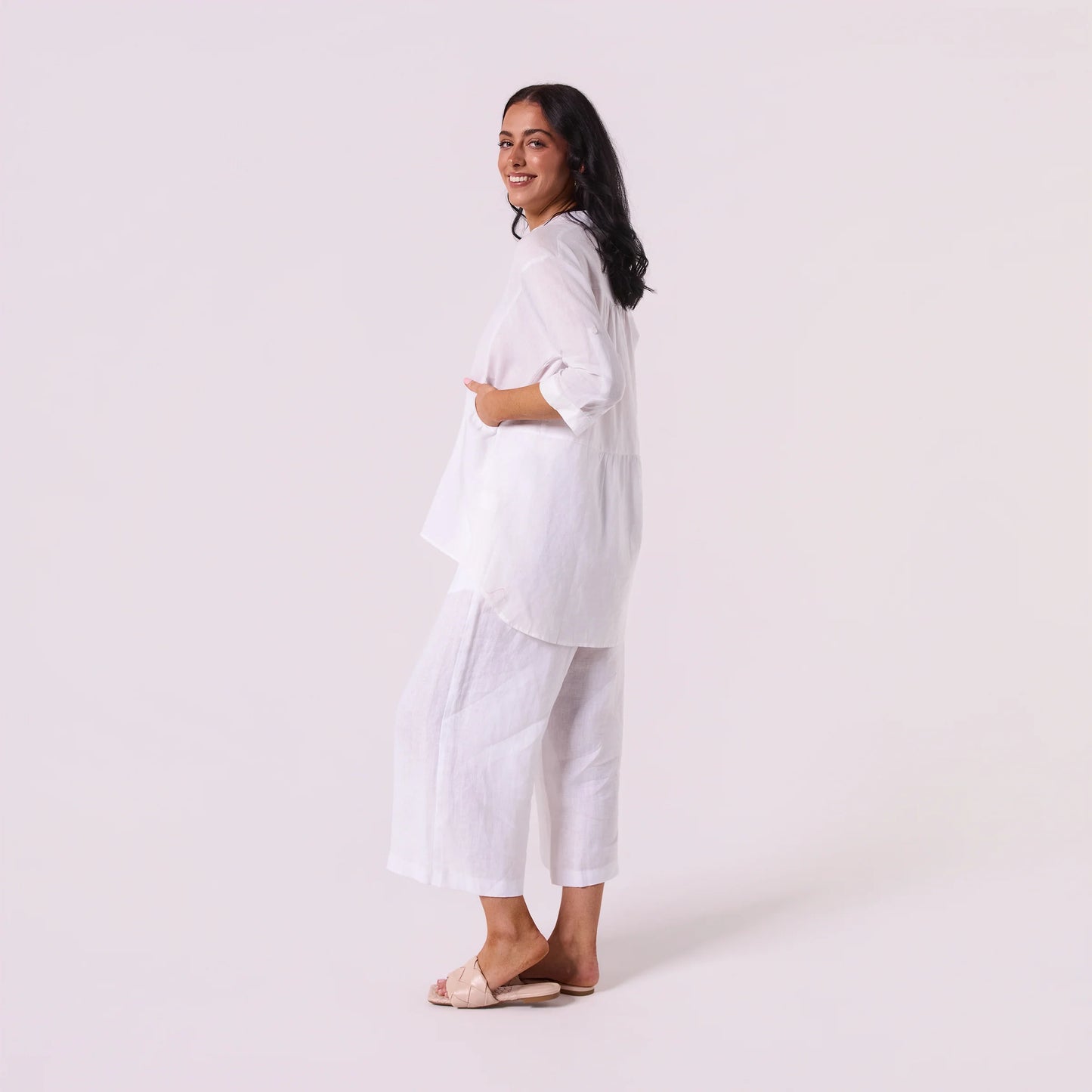 LOOSE LINEN SHIRT IN WHITE