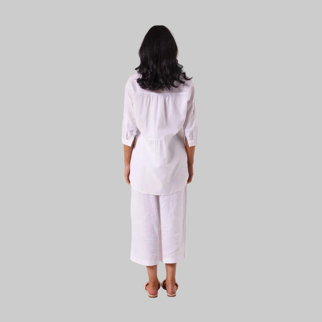 LOOSE LINEN SHIRT IN WHITE