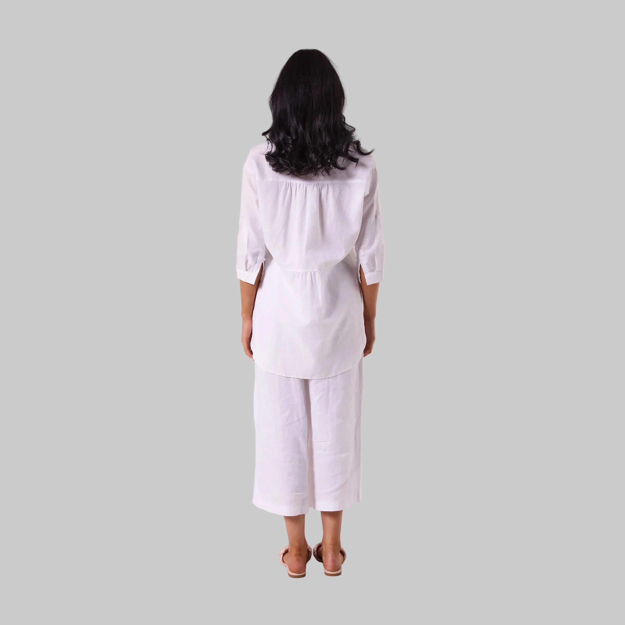 LOOSE LINEN SHIRT IN WHITE