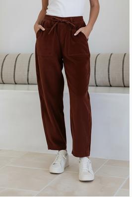 STRETCH CORD BARREL JOGGER IN CHESTNUT