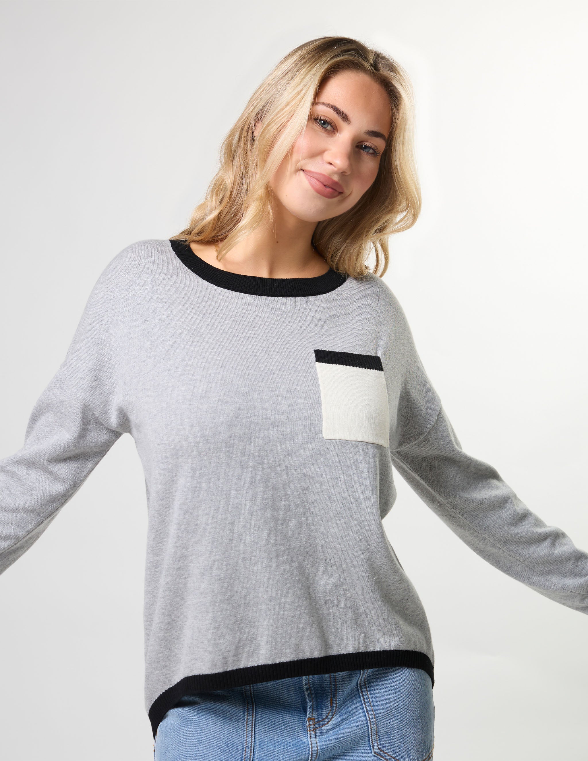 STREET POCKET JUMPER IN GREY