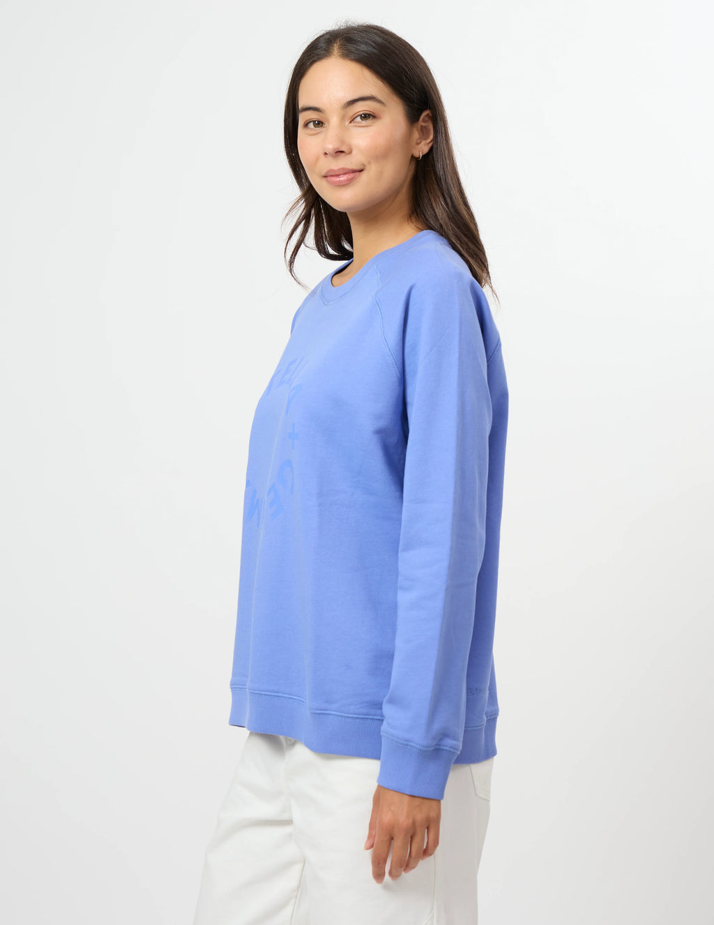 CLASSIC SWEAT IN MIDNIGHT IRIS ROTATION
