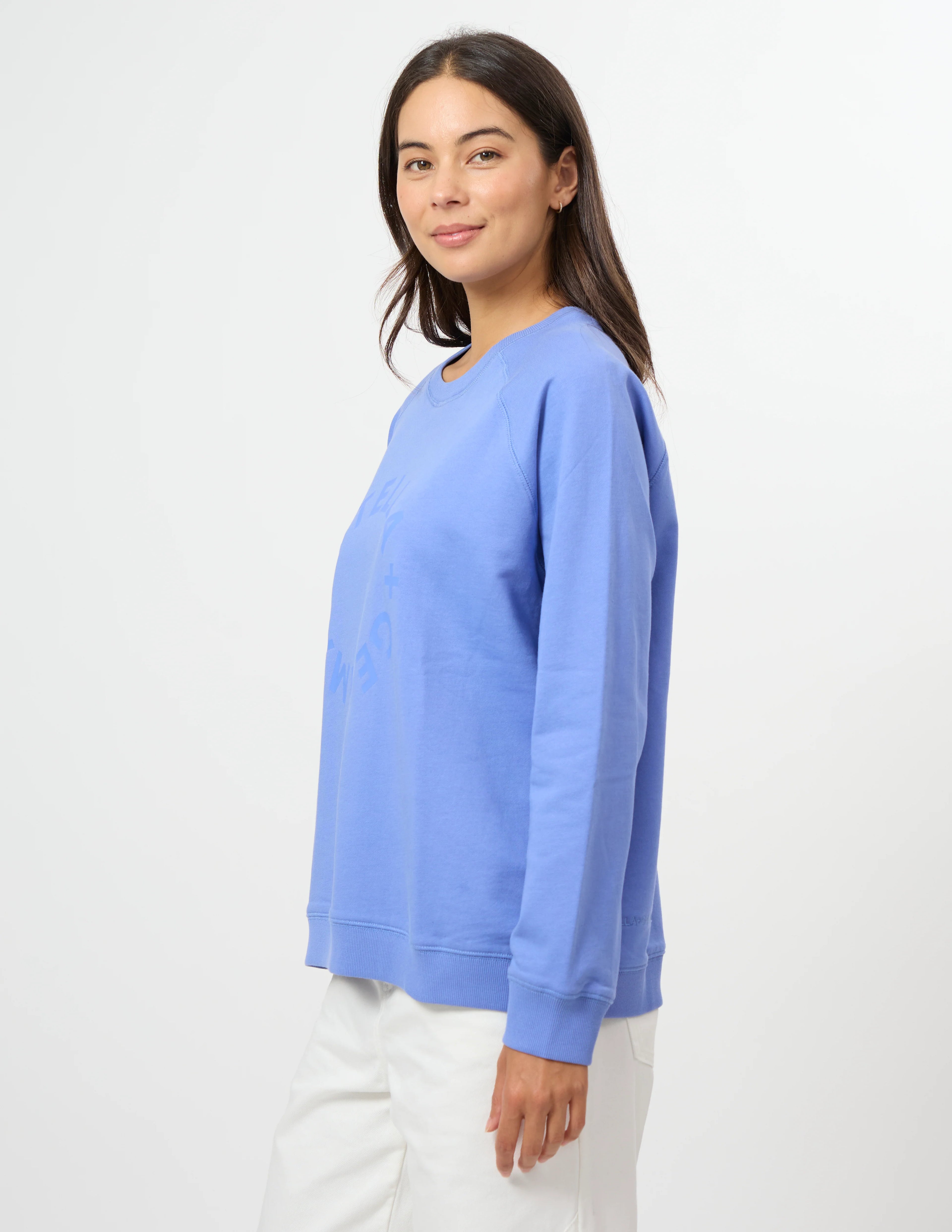 CLASSIC SWEAT IN MIDNIGHT IRIS ROTATION