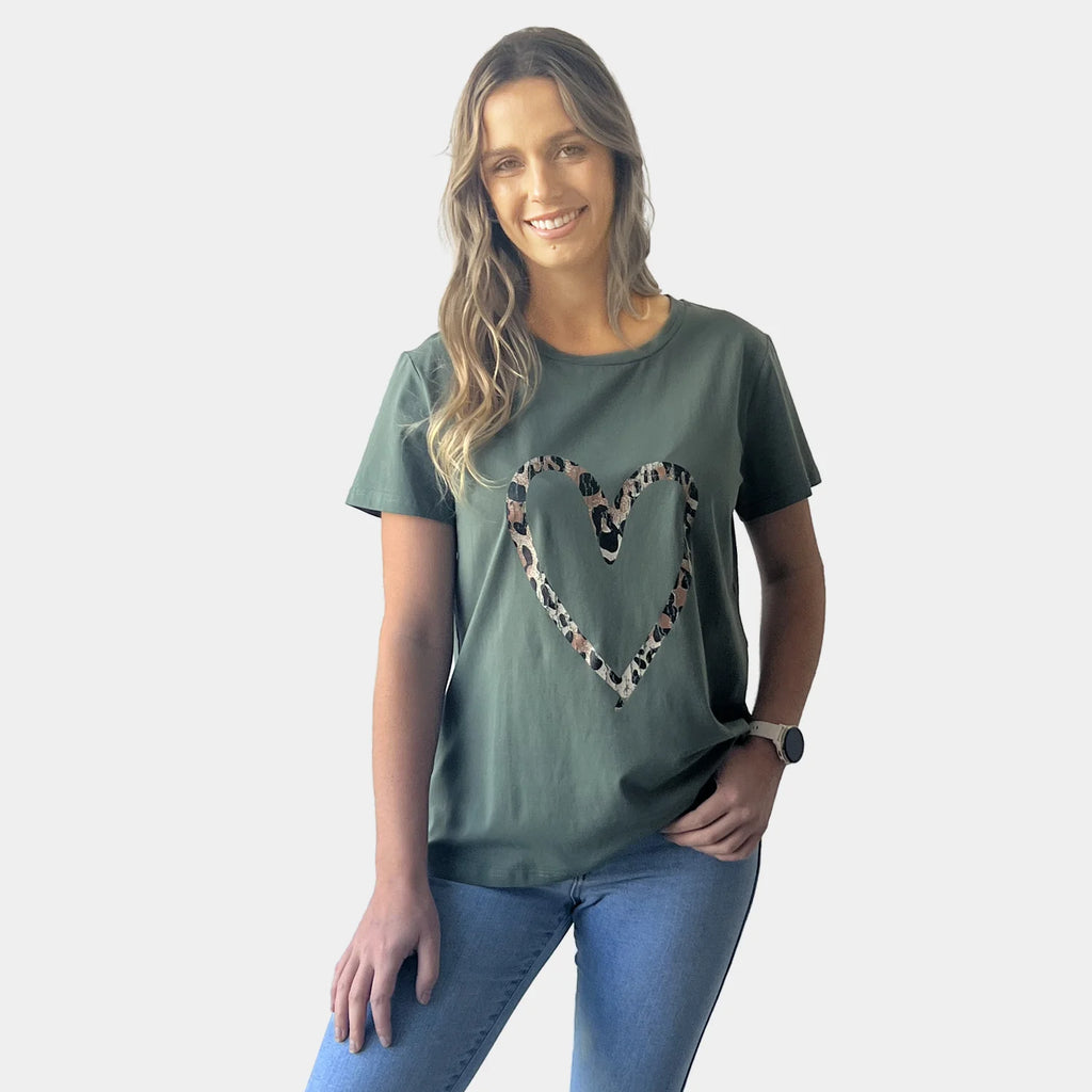 ANIMAL PRINT HEART TEE KHAKI