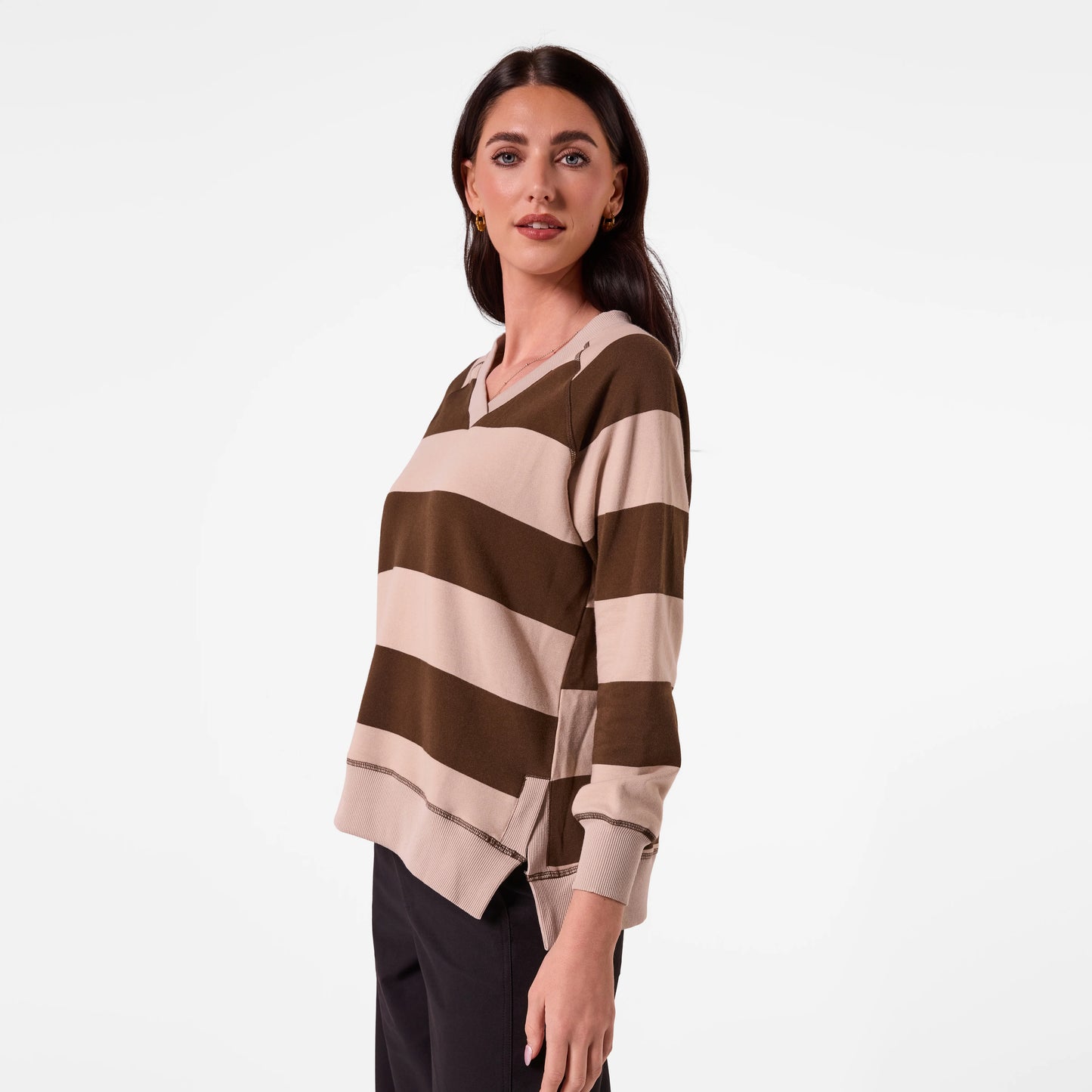 AMYIC V-NECK SWEATER