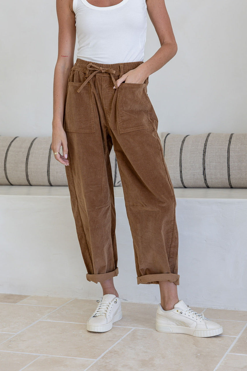 STRETCH CORD BARREL JOGGER IN WARM BEIGE