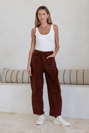 STRETCH CORD BARREL JOGGER IN CHESTNUT
