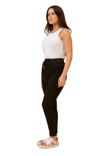 BLACK INFINITY JOGGER