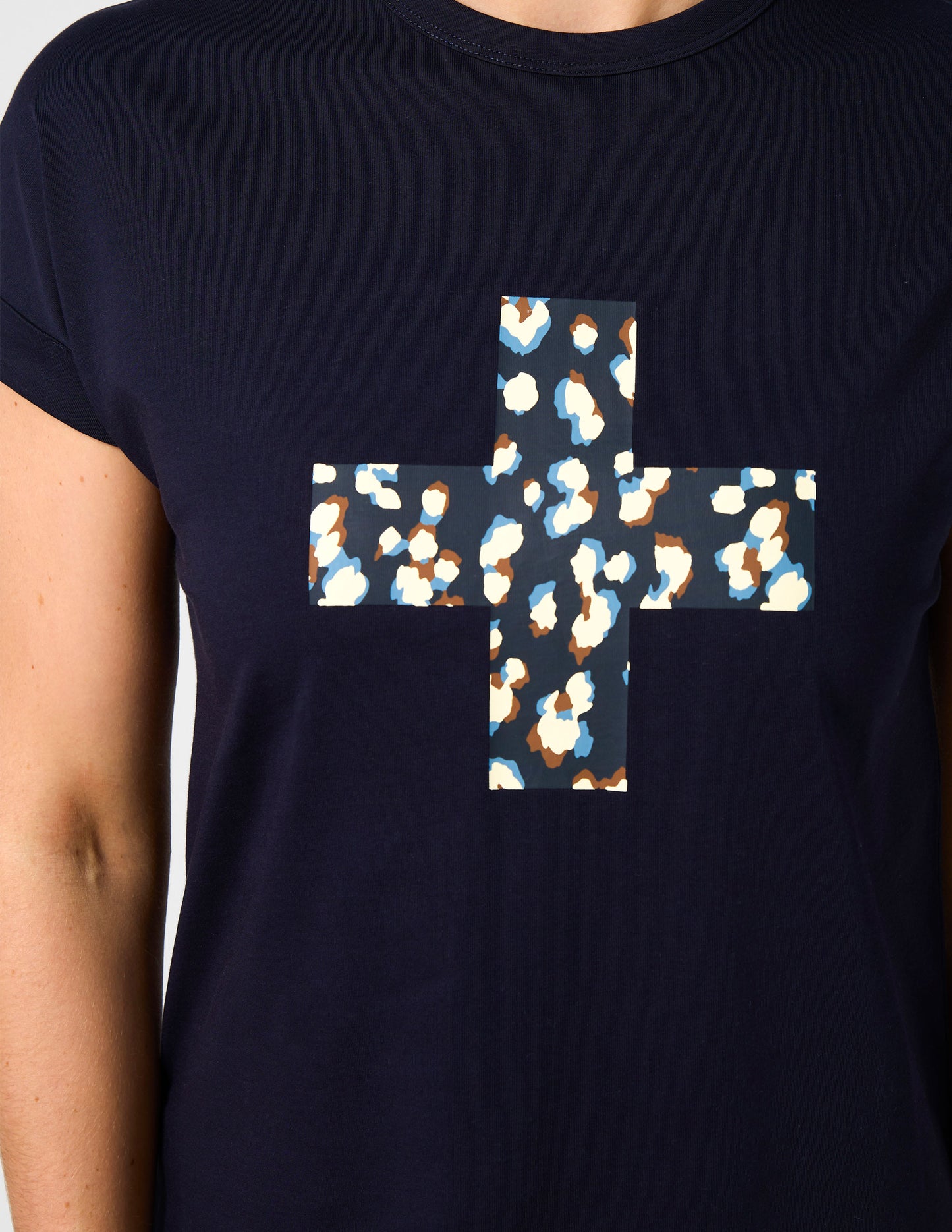 SOHO LEOPARD CROSS CUFF TEE